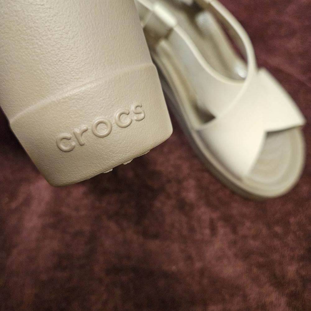 CROCS Women's Brooklyn High Wedges Size 9